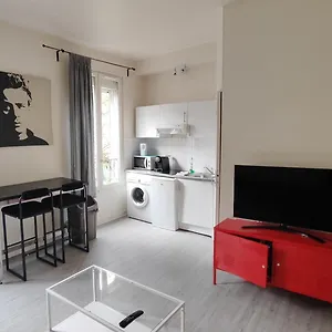 Charming Parisian Studio! Appartement
